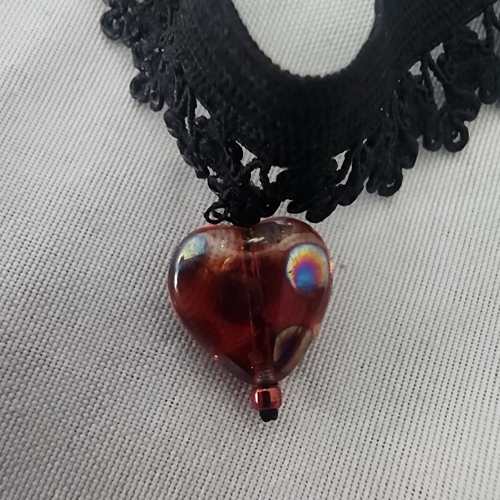 Elegant Black Choker Necklace with Heart Pendant - Picture 4 of 7